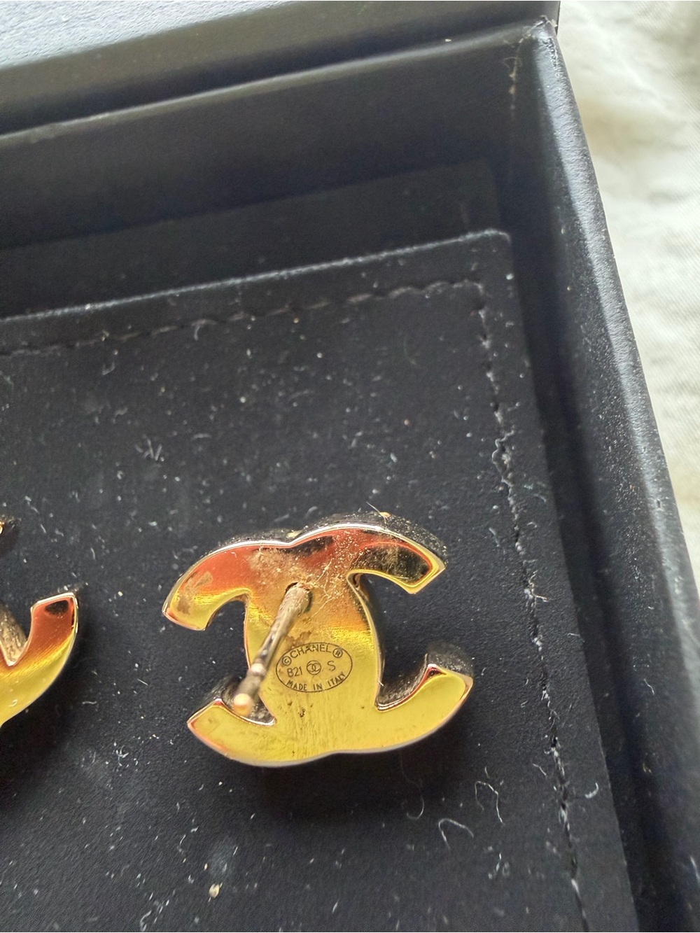 RARE SOLD OUT CHANEL Gold Tone CC Lock Turnlock Earrings 2021 Collection 💛 - Picture 5 of 9